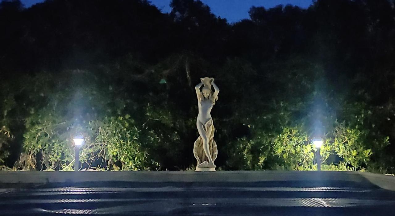 Offrez-Vous Un Sejour Dans Notre Studio T1 Bis A Entressen Une Grande Piscine Pour Se Rafraichir ,Un Espace De Jeux Pour Enfants Pour Des Heures De Divertissement Un Terrain De Petanque Pour Des Parties Endiablees Exterior foto