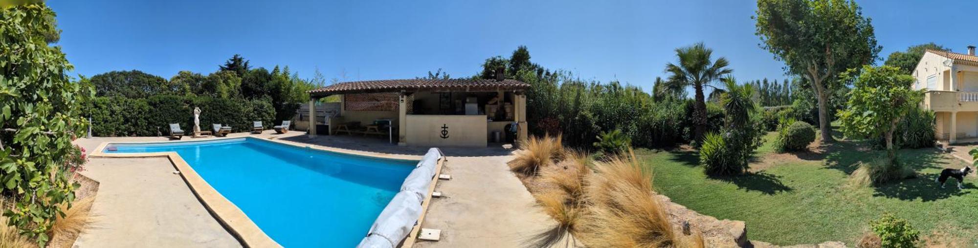 Offrez-Vous Un Sejour Dans Notre Studio T1 Bis A Entressen Une Grande Piscine Pour Se Rafraichir ,Un Espace De Jeux Pour Enfants Pour Des Heures De Divertissement Un Terrain De Petanque Pour Des Parties Endiablees Quarto foto